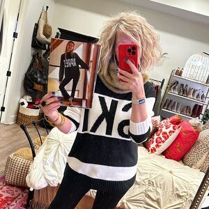 Black and White Women's SKI Sweater